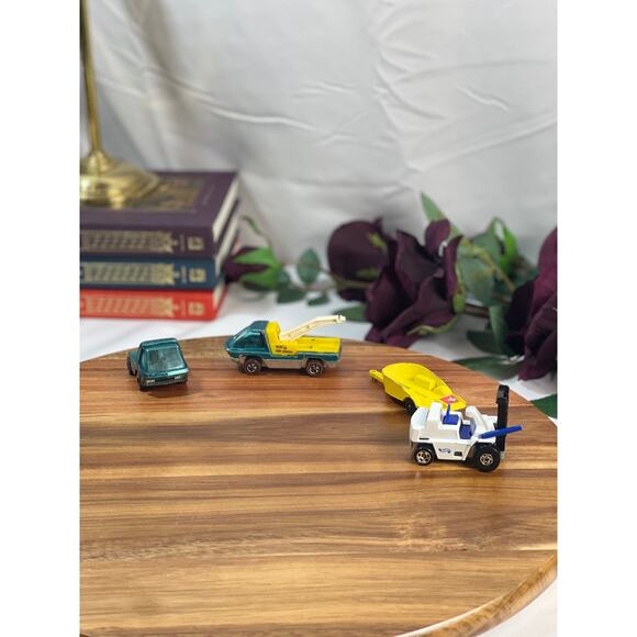 Vintage Bundle: Redline Hot Wheels, Matchbox, and FREE 1966 Collector's Case - Picture 2 of 15